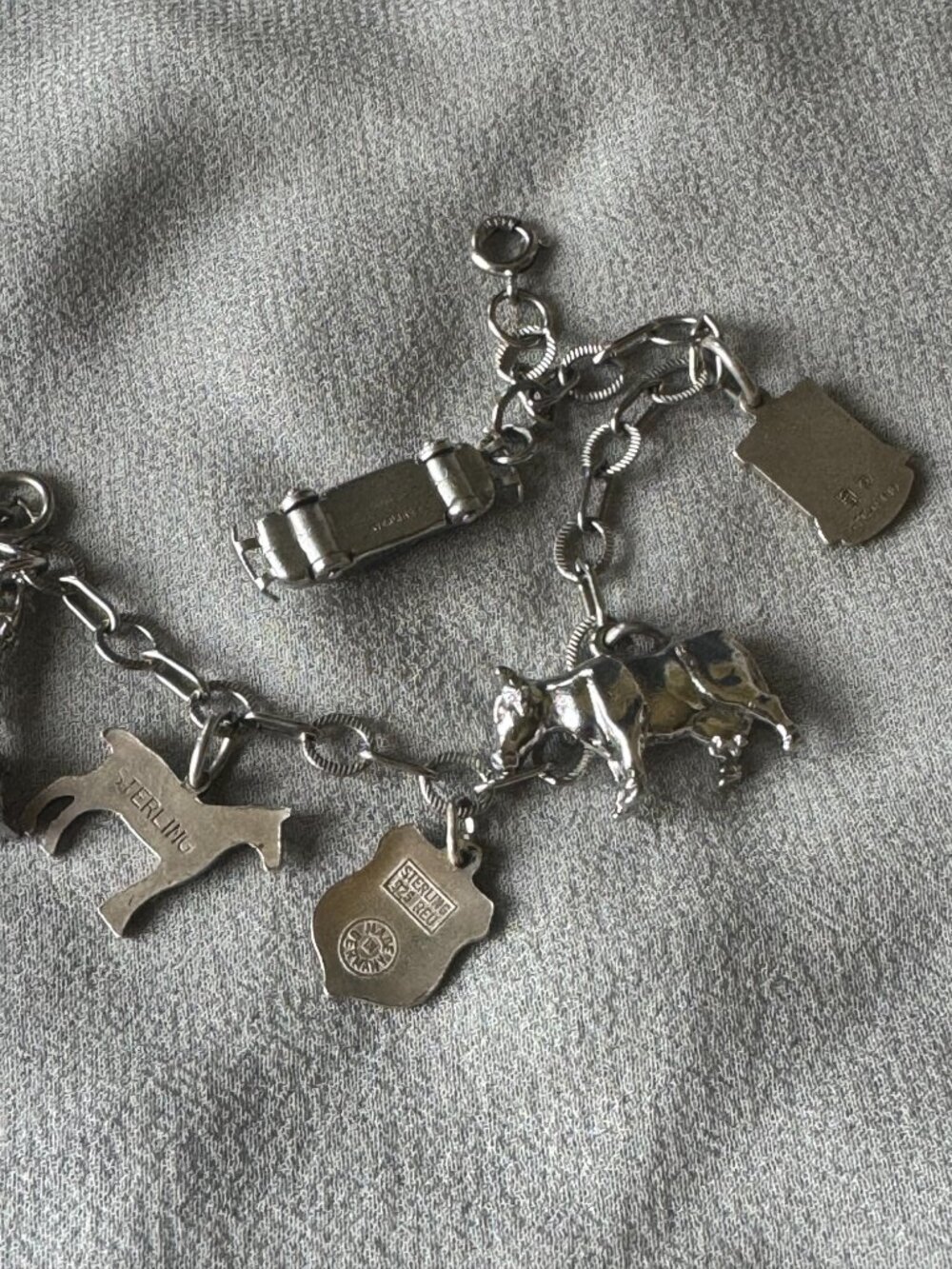 Vintage 925 Sterling Silver Charm Bracelet w/ 6 Sterling Silver Charms - Picture 7 of 12